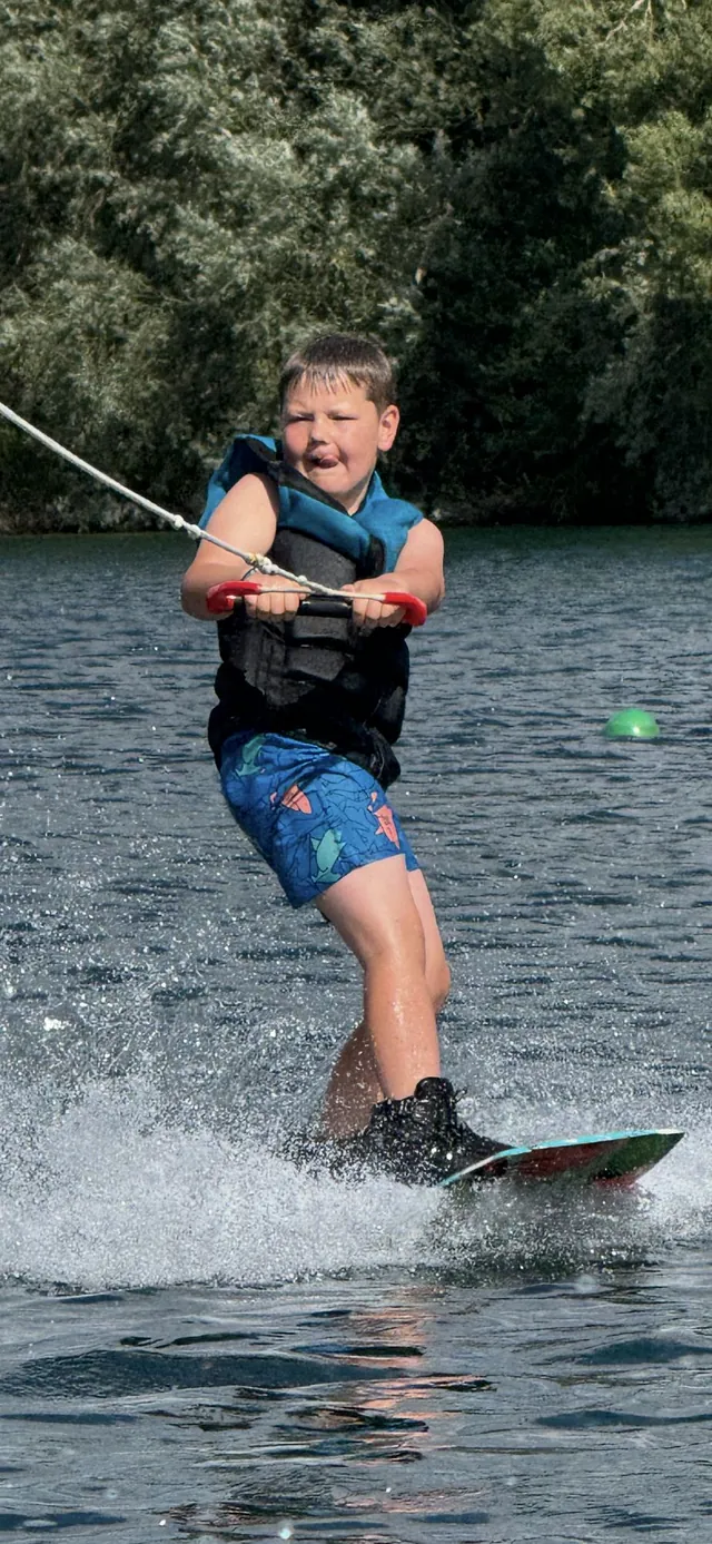 4 Lakes Waterski School - Watersports on the Cotswold Lakes