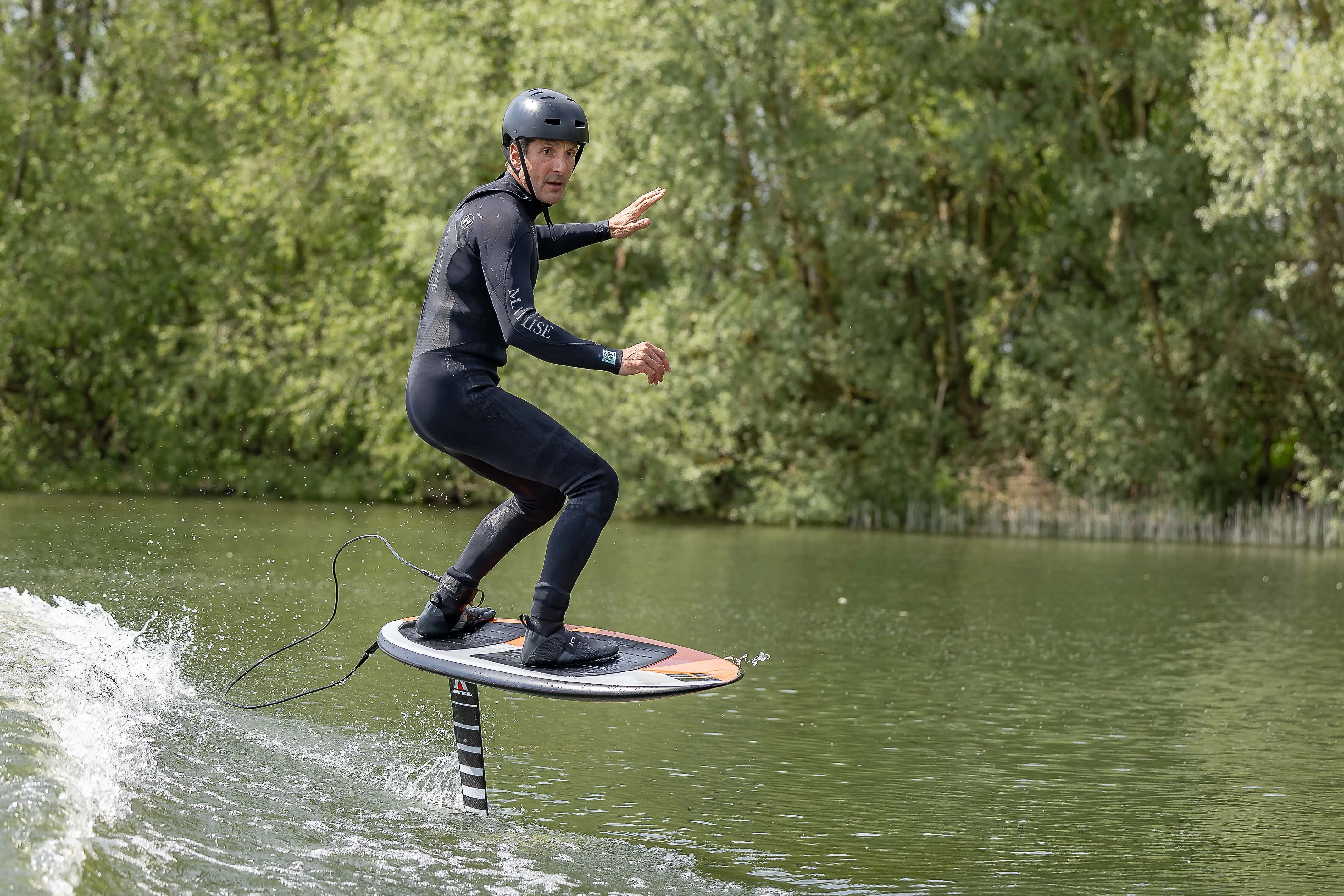 Wakefoiling on the Cotswold Water Park