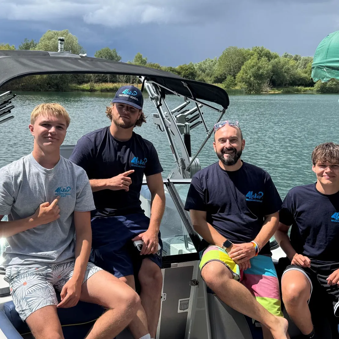 4 Lakes Waterski School - Watersports on the Cotswold Lakes