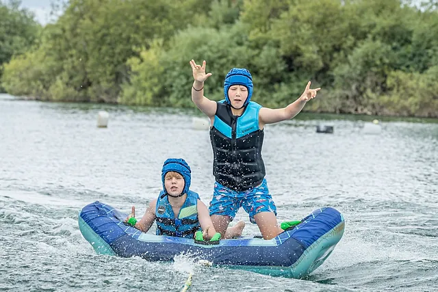 4 Lakes Waterski School - Watersports on the Cotswold Lakes