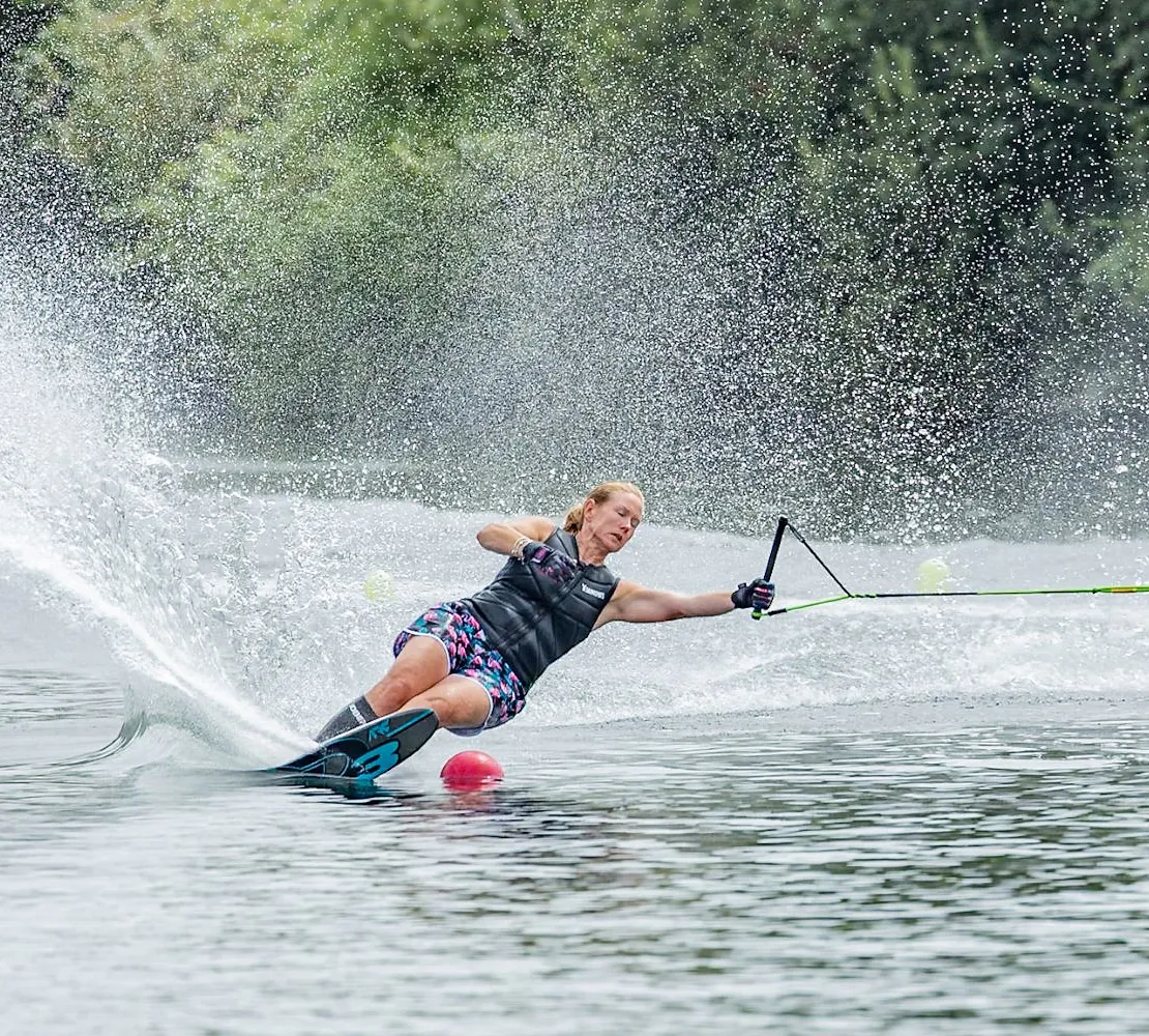 4 Lakes Waterski School - Watersports on the Cotswold Lakes