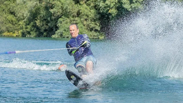 4 Lakes Waterski School - Watersports on the Cotswold Lakes