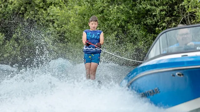 4 Lakes Waterski School - Watersports on the Cotswold Lakes