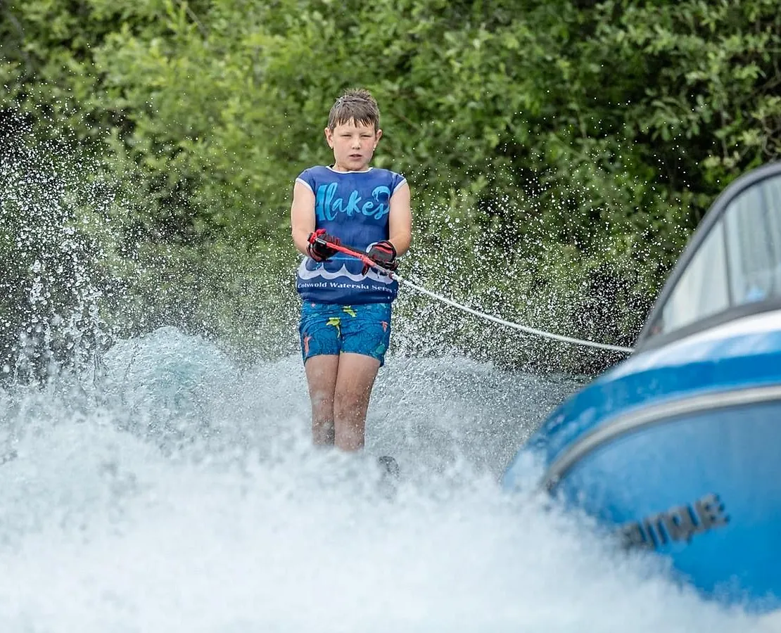 4 Lakes Waterski School - Watersports on the Cotswold Lakes