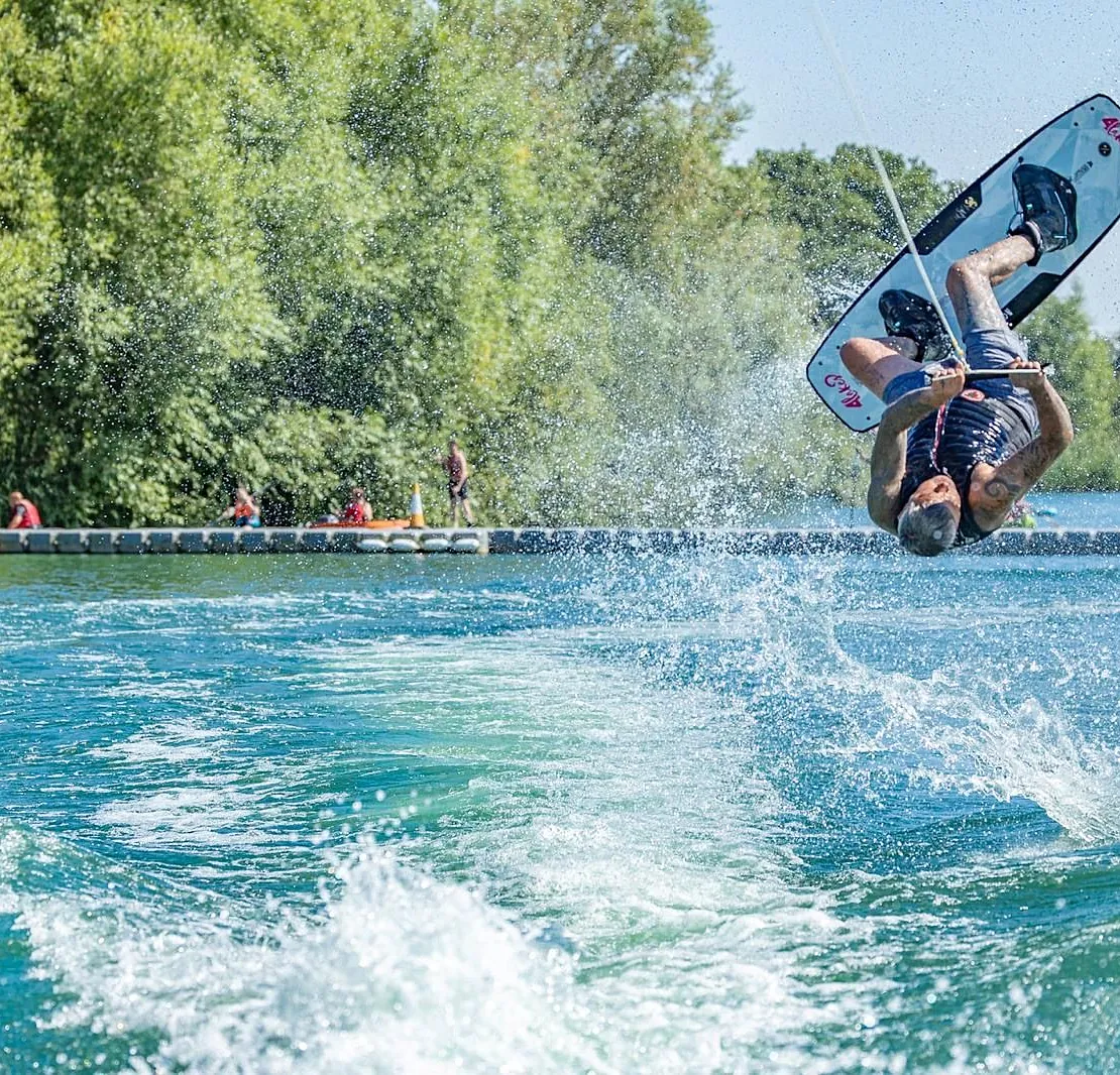 4 Lakes Waterski School - Watersports on the Cotswold Lakes
