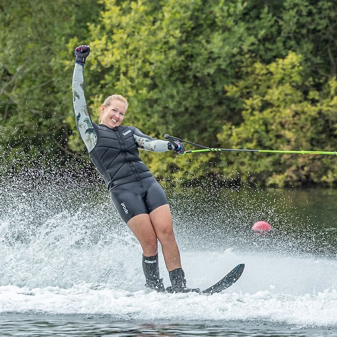4 Lakes Waterski School - Watersports on the Cotswold Lakes