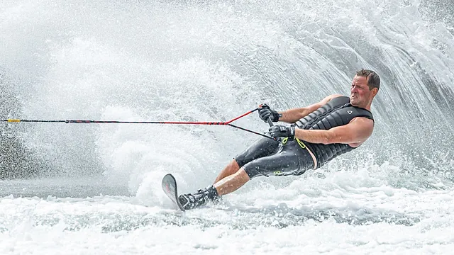 4 Lakes Waterski School - Watersports on the Cotswold Lakes