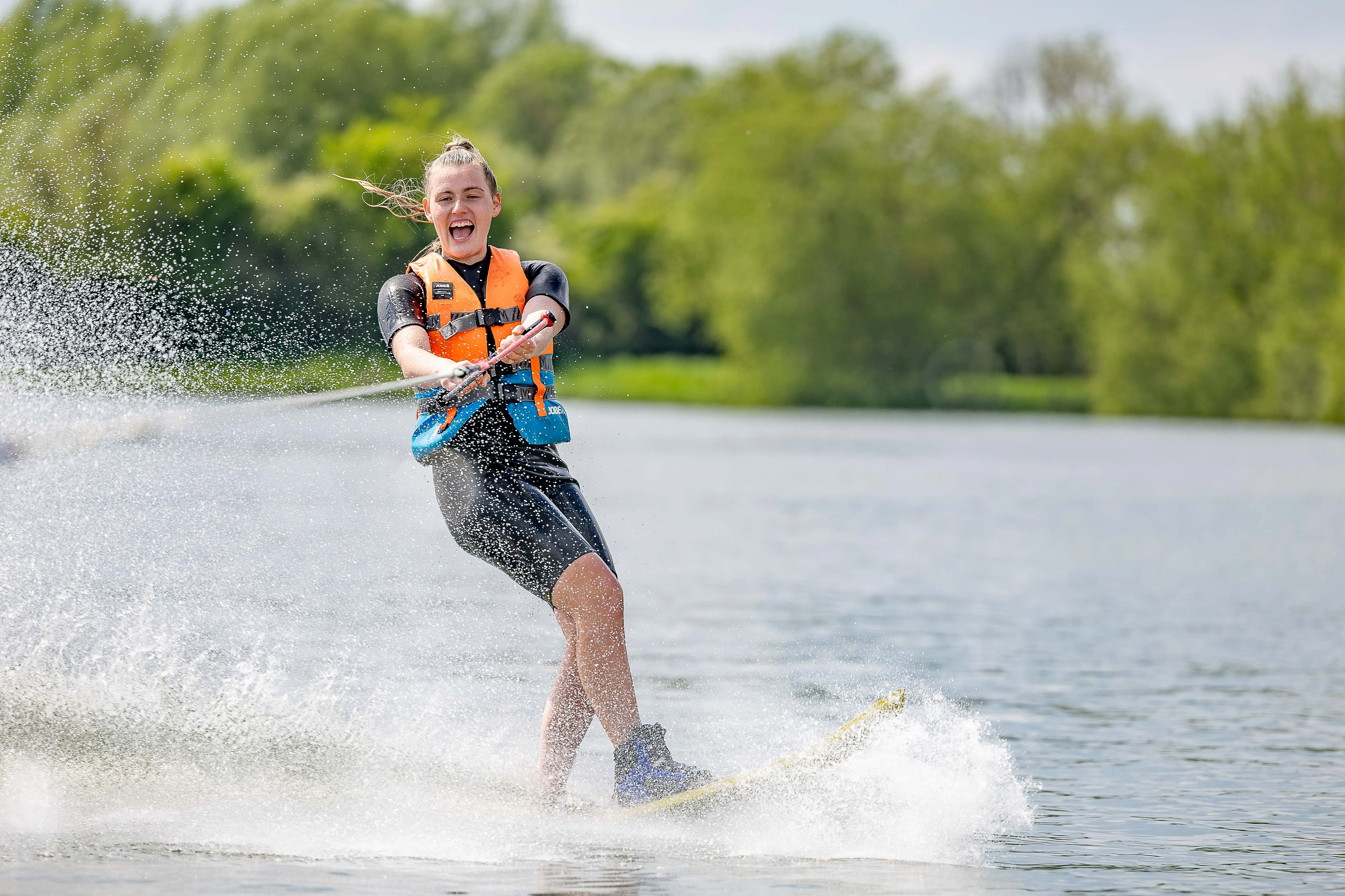 Waterskiing on the Cotswold Water Park