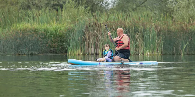 Family paddleboarding on the cotswold lakes