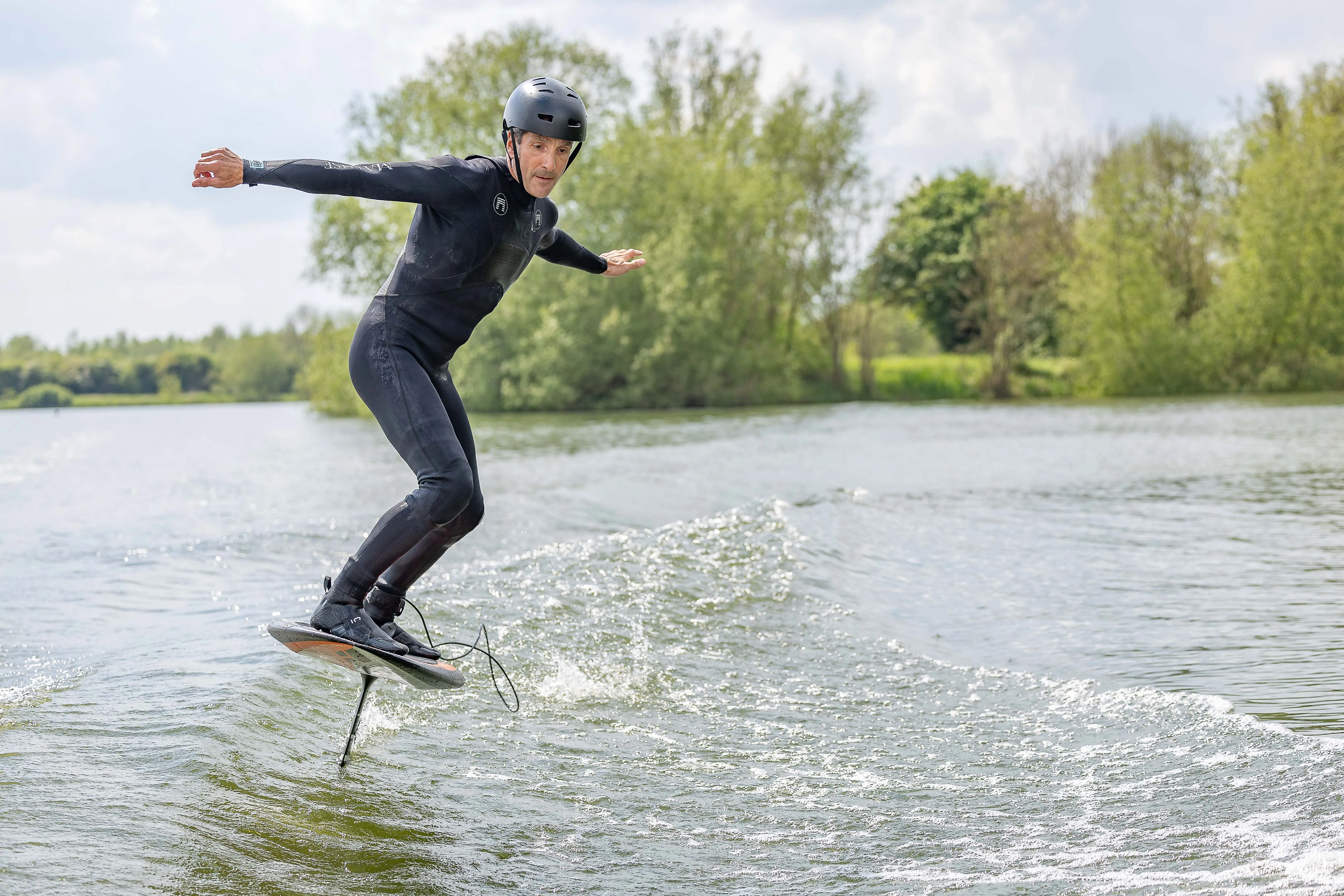 Wakefoiling on the Cotswold Water Park
