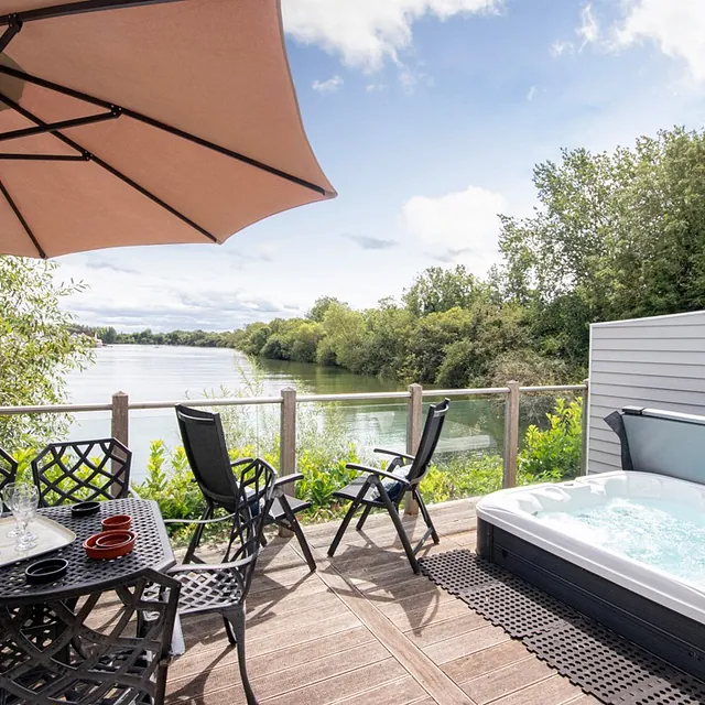 Orion Holiday Cottages on the Cotswold Lakes