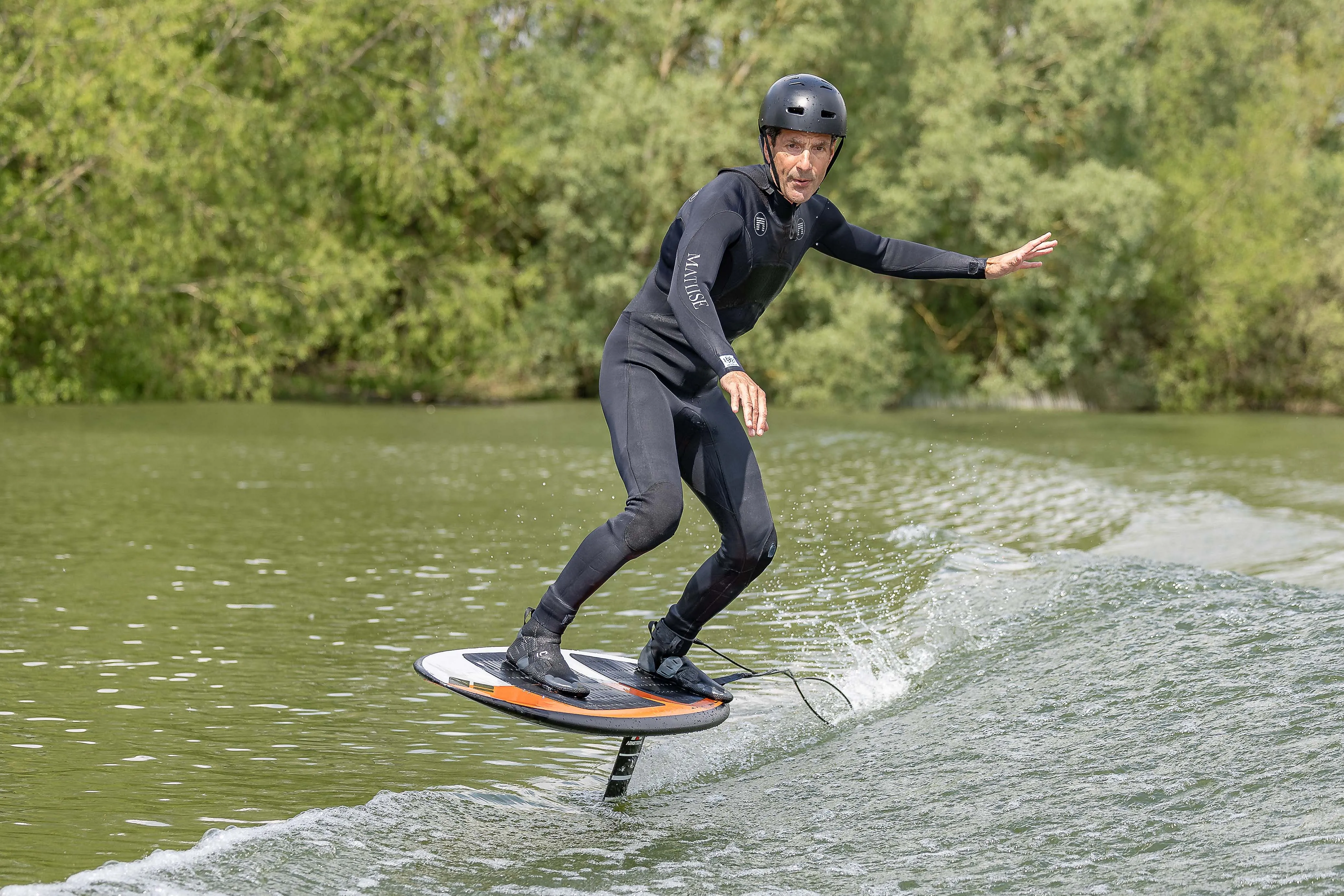 Wakefoiling on the Cotswold Water Park
