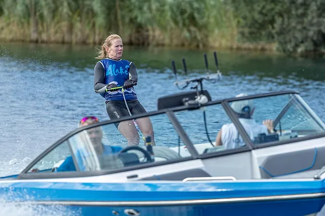4 Lakes Waterski School - Watersports on the Cotswold Lakes