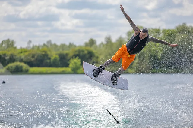 Wakeboarding on the Cotswold water park